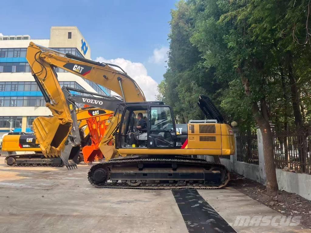 CAT 325 D L Гусеничні екскаватори