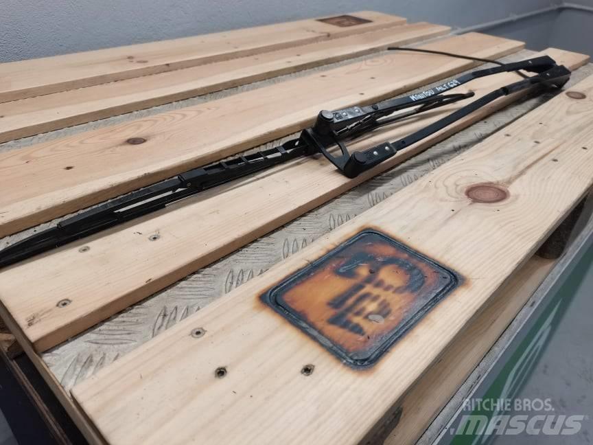 Manitou MLT  wiper Кабіна