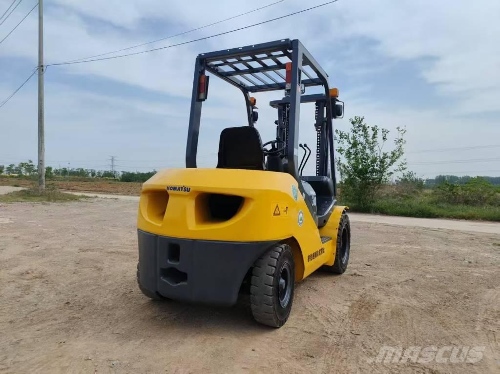 Komatsu 30 Дизельні навантажувачі
