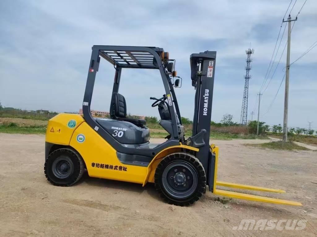 Komatsu 30 Дизельні навантажувачі