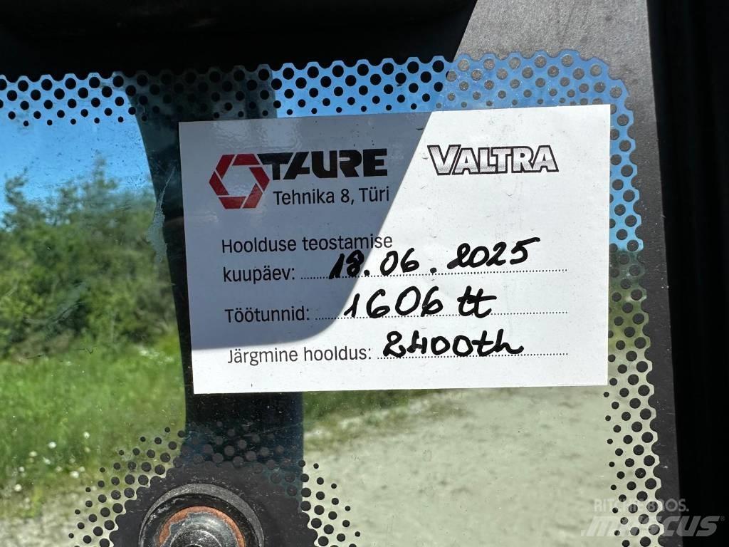 Valtra G 135 Versu Трактори