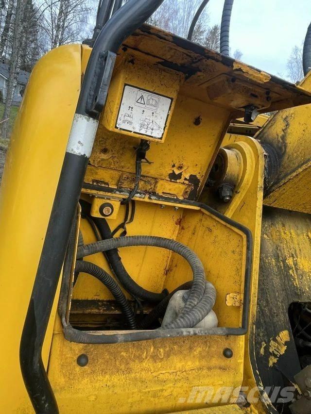 JCB JS 200 LC Гусеничні екскаватори