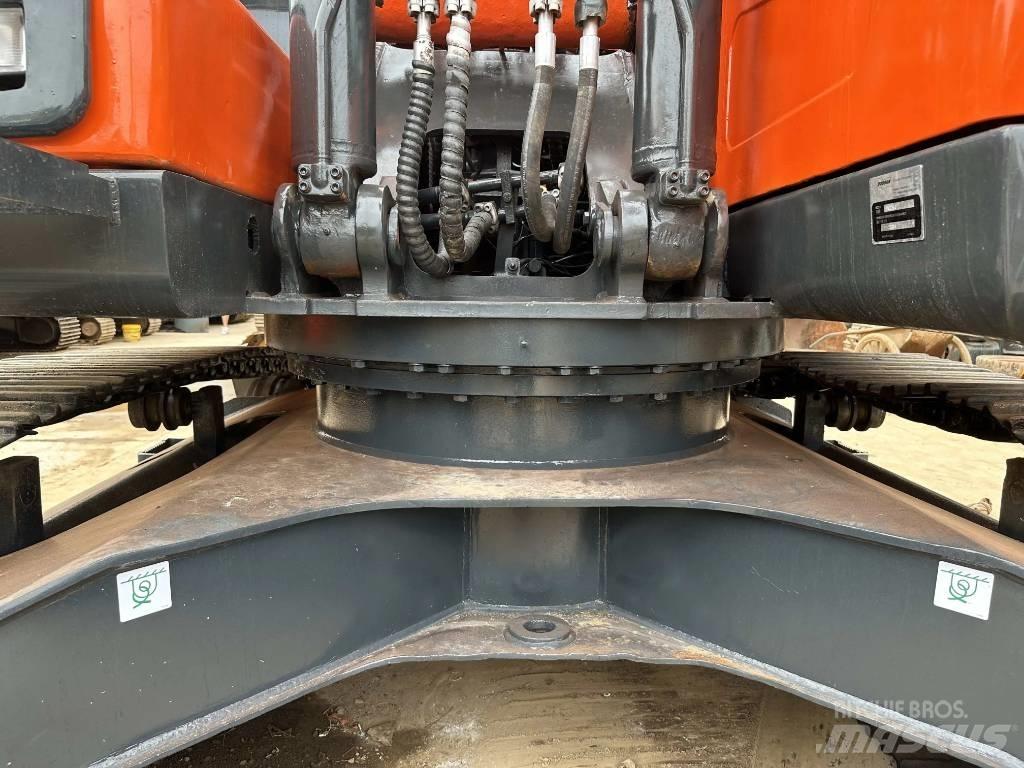 Doosan DX225LC-9C Гусеничні екскаватори