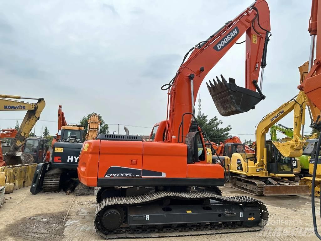 Doosan DX225LC-9C Гусеничні екскаватори