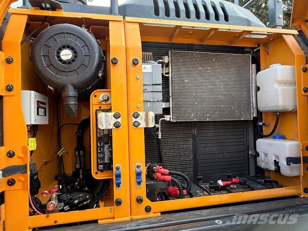 Hyundai HX220AL Гусеничні екскаватори