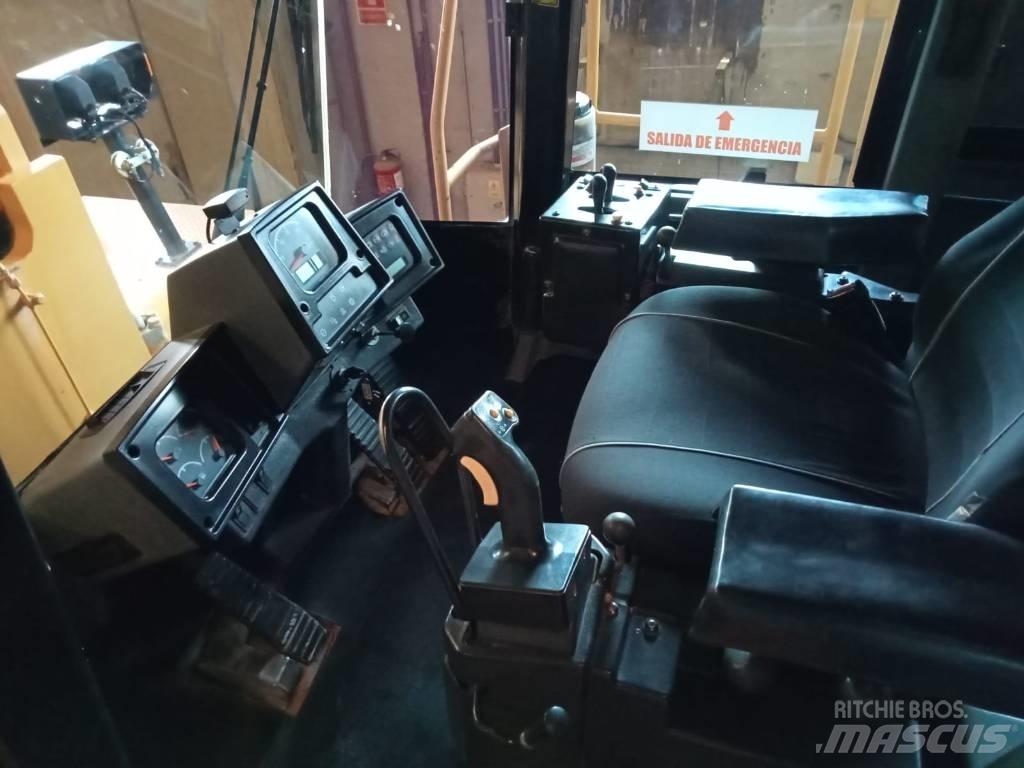 CAT 988H Малі навантажувачі