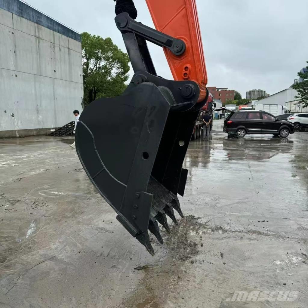 Doosan DX 225 LC Гусеничні екскаватори