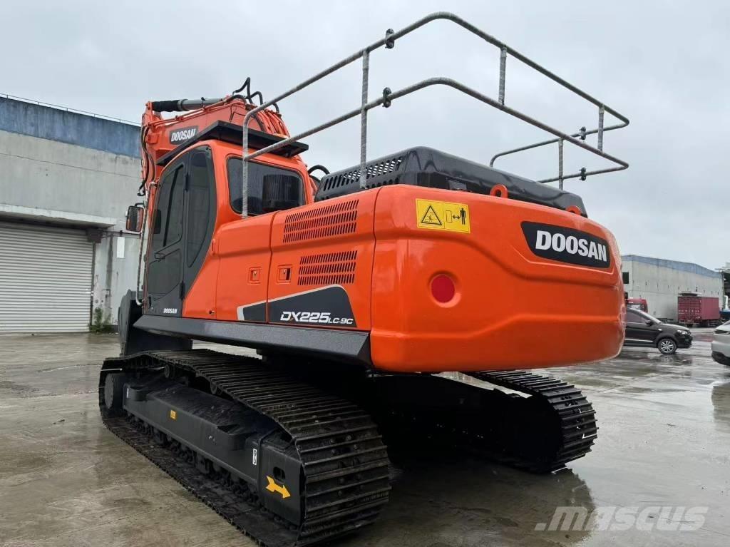 Doosan DX 225 LC Гусеничні екскаватори