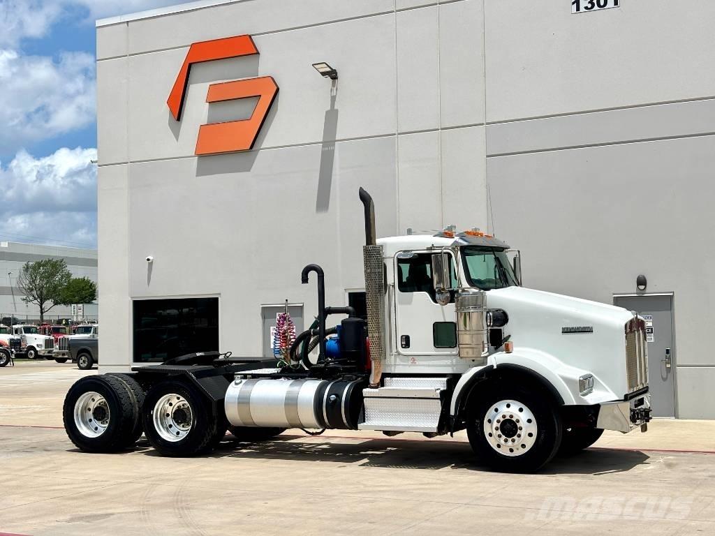 Kenworth T 800 Тягачі