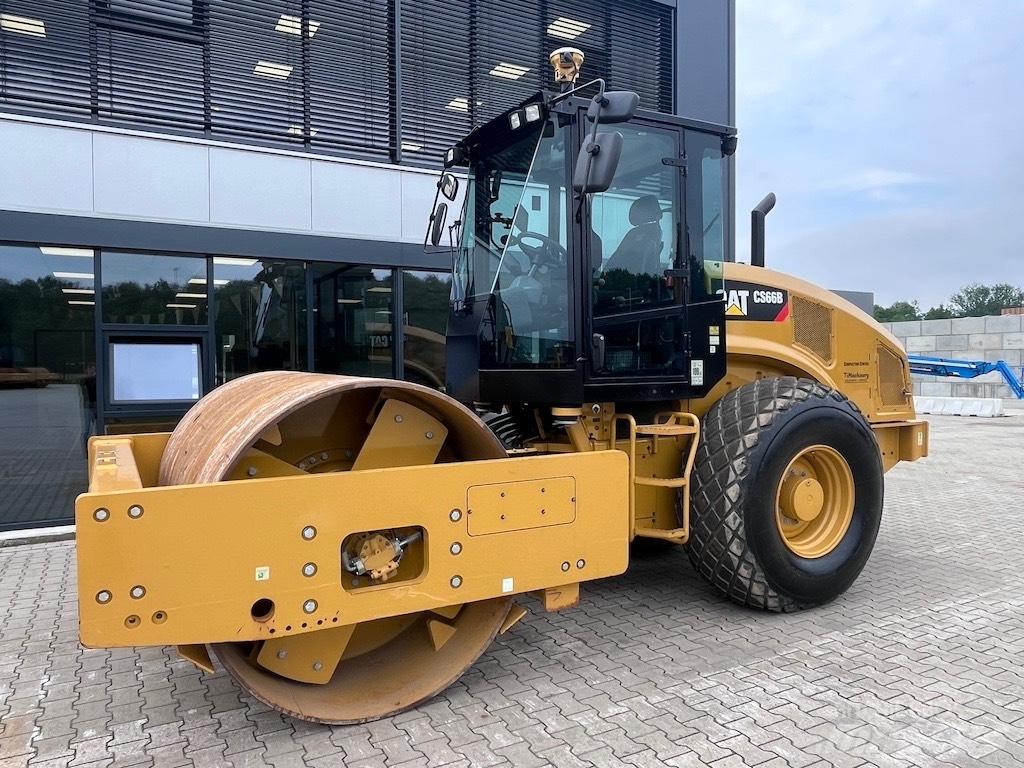 CAT CS66B Грунтові котки