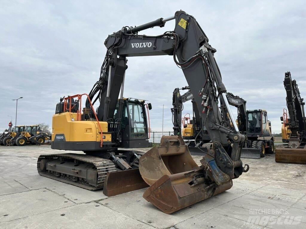 Volvo ECR235EL Гусеничні екскаватори