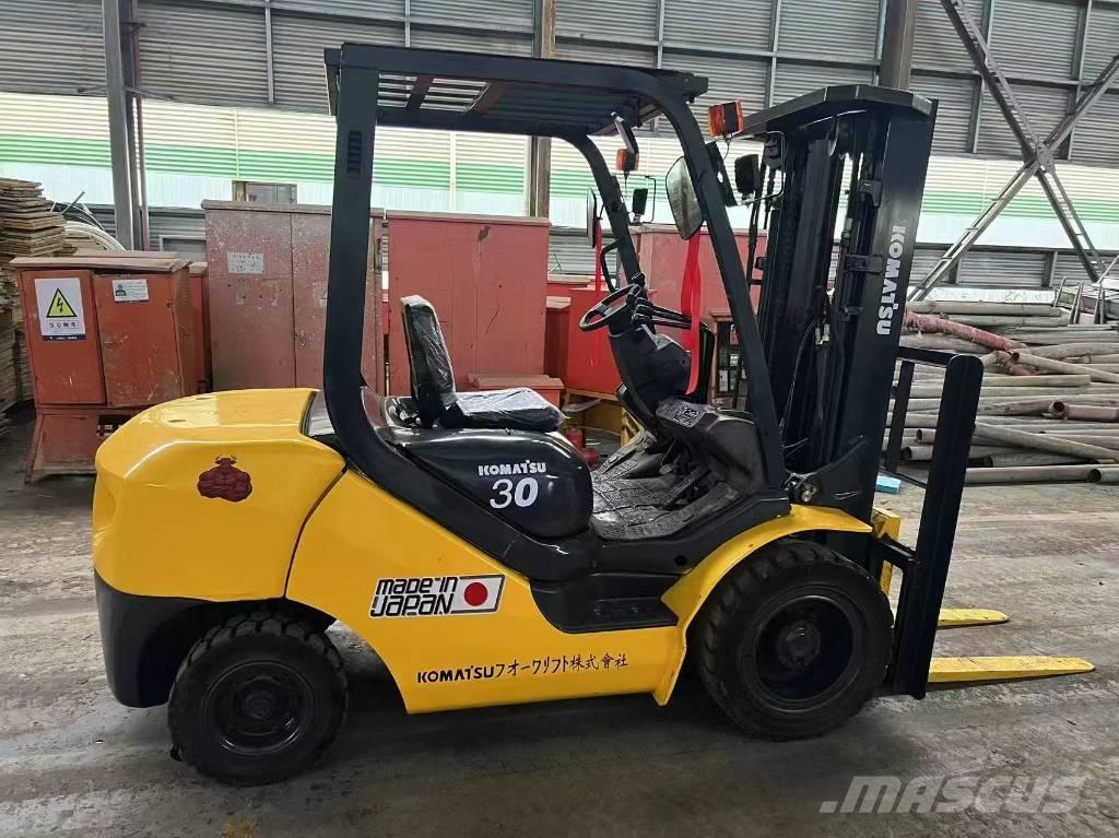 Komatsu FD 30 T-17 Дизельні навантажувачі