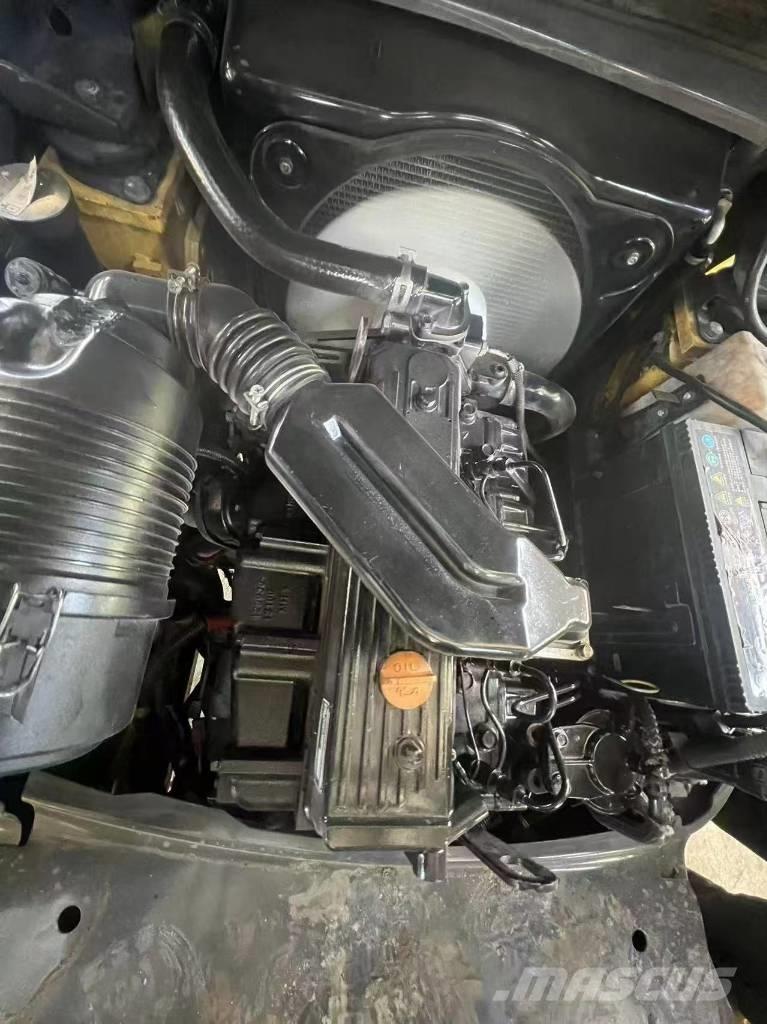 Komatsu FD 30 T-17 Дизельні навантажувачі