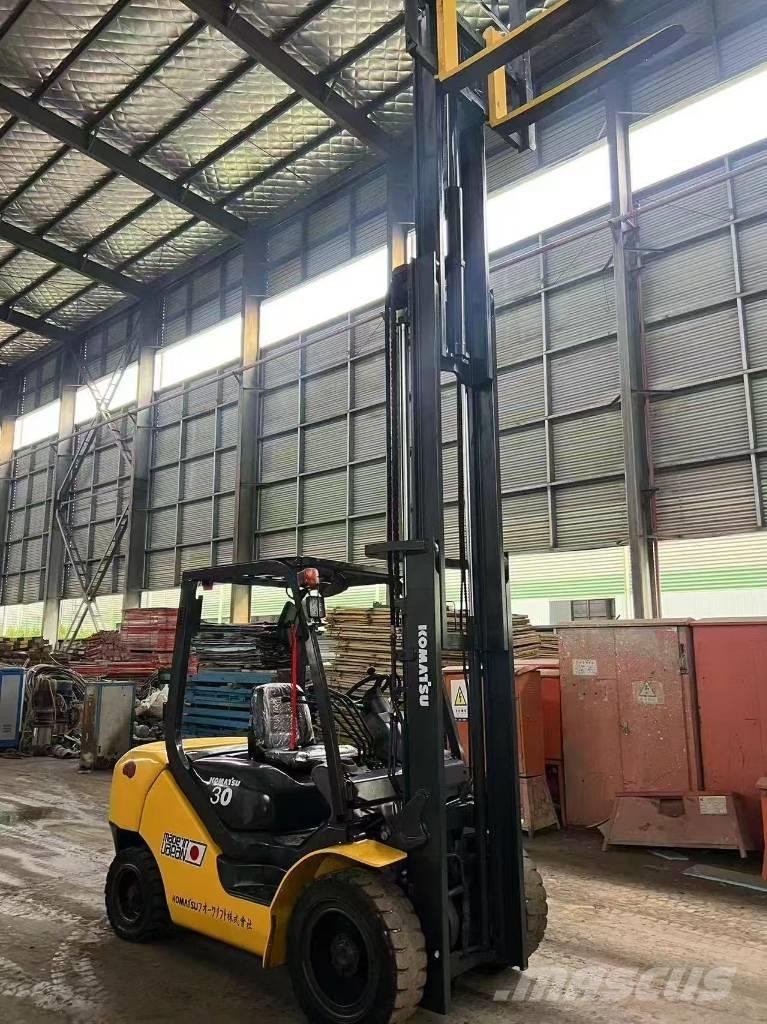 Komatsu FD 30 T-17 Дизельні навантажувачі