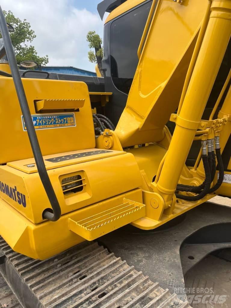 Komatsu PC130 Гусеничні екскаватори