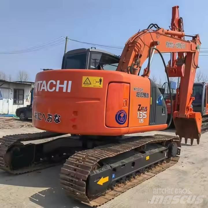 Hitachi ZX135 Гусеничні екскаватори