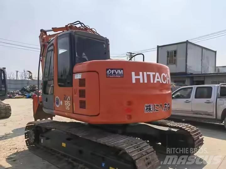 Hitachi ZX135 Гусеничні екскаватори