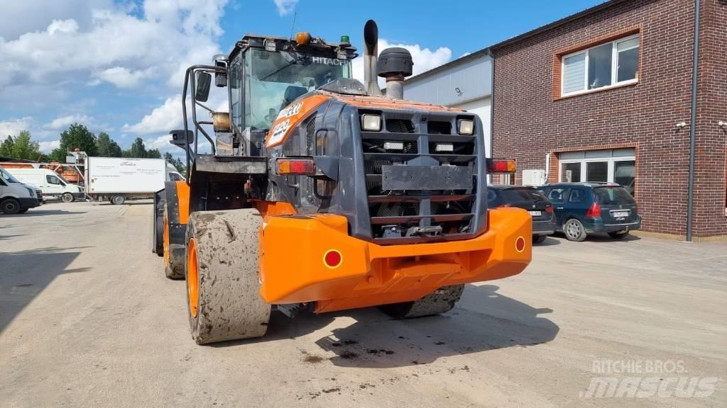 Hitachi ZW 220-6 Фронтальні навантажувачі