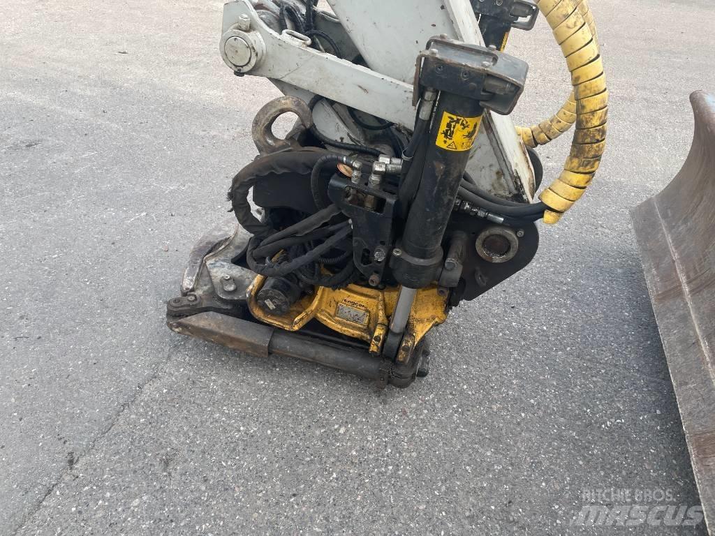 Takeuchi TB 2150 R Гусеничні екскаватори