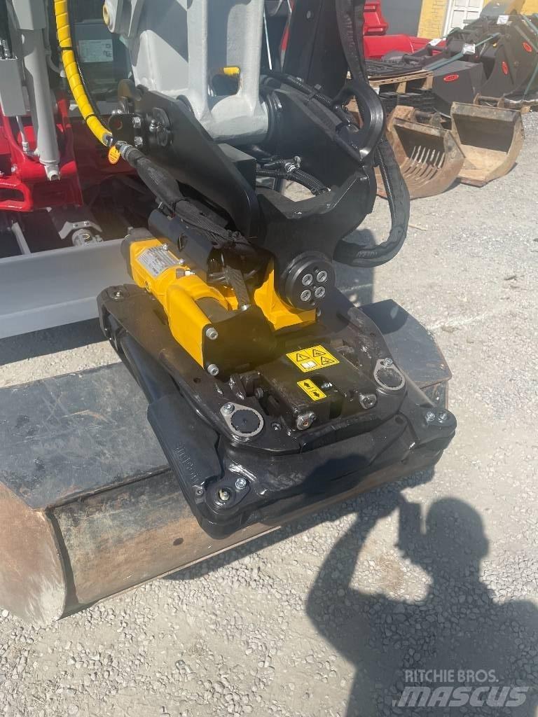 Takeuchi TB 2150 R Гусеничні екскаватори