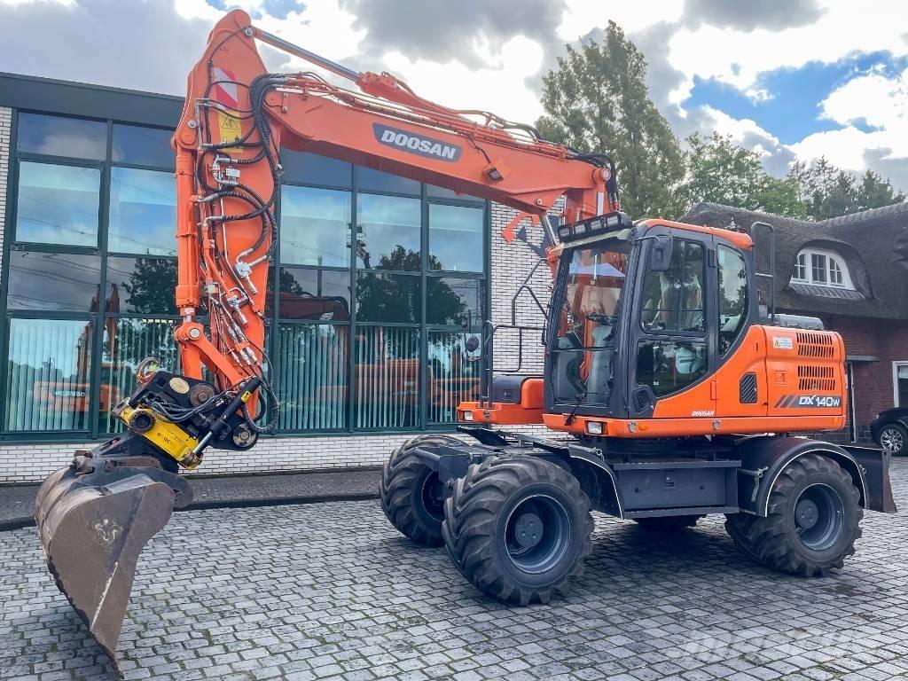 Doosan DX 140 W-3 Колісні екскаватори