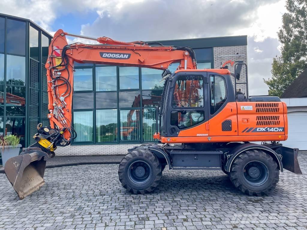 Doosan DX 140 W-3 Колісні екскаватори
