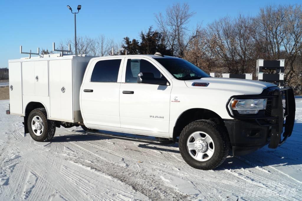 RAM 3500 TRADESMAN Пікапи / Бічне розвантаження