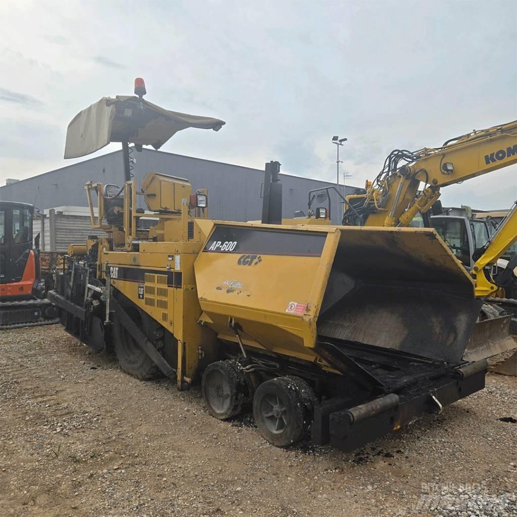 CAT AP 600 Асфальтовкладачі