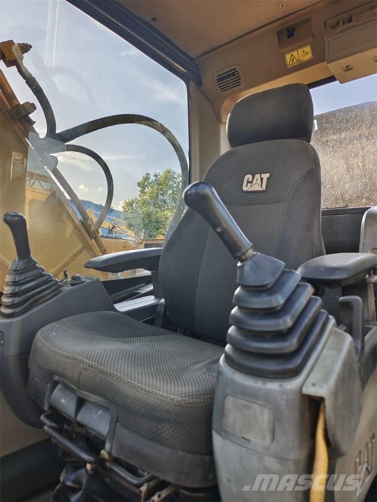 CAT 320 D Гусеничні екскаватори