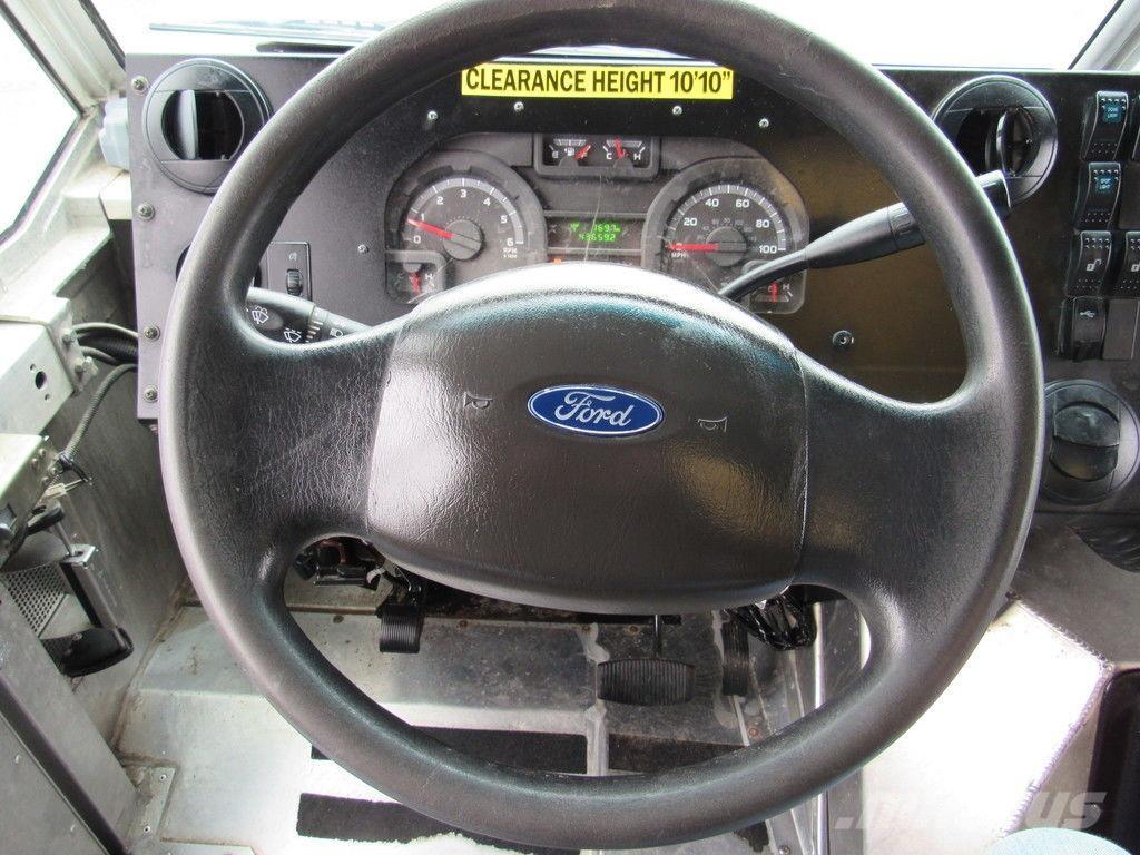 Ford E-450 Фургони