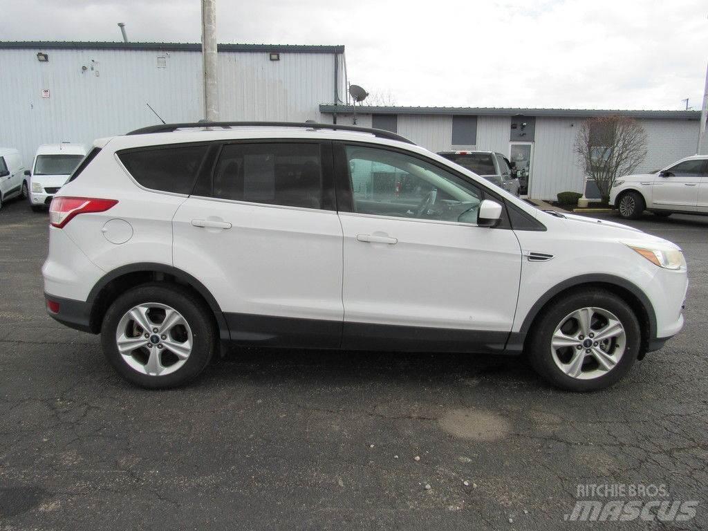 Ford Escape Автомобілі