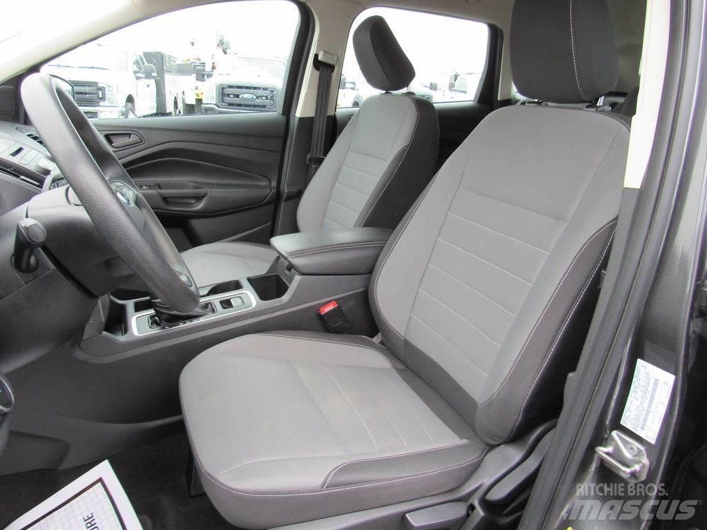 Ford Escape Автомобілі