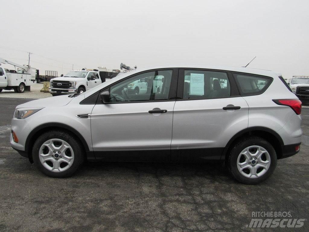 Ford Escape Автомобілі