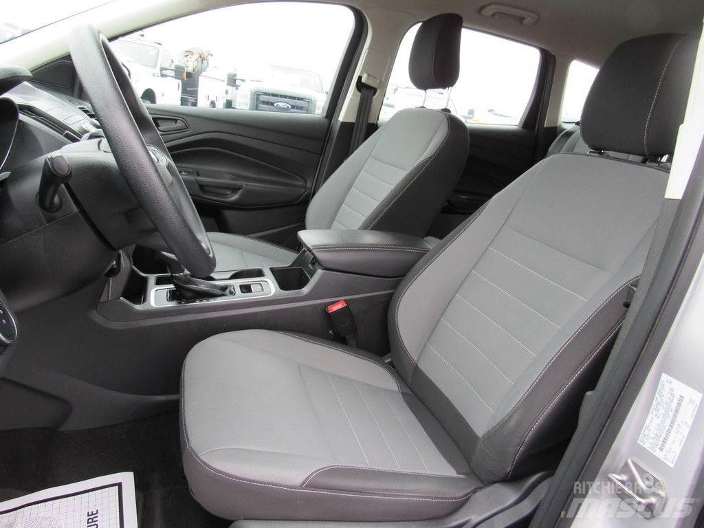 Ford Escape Автомобілі