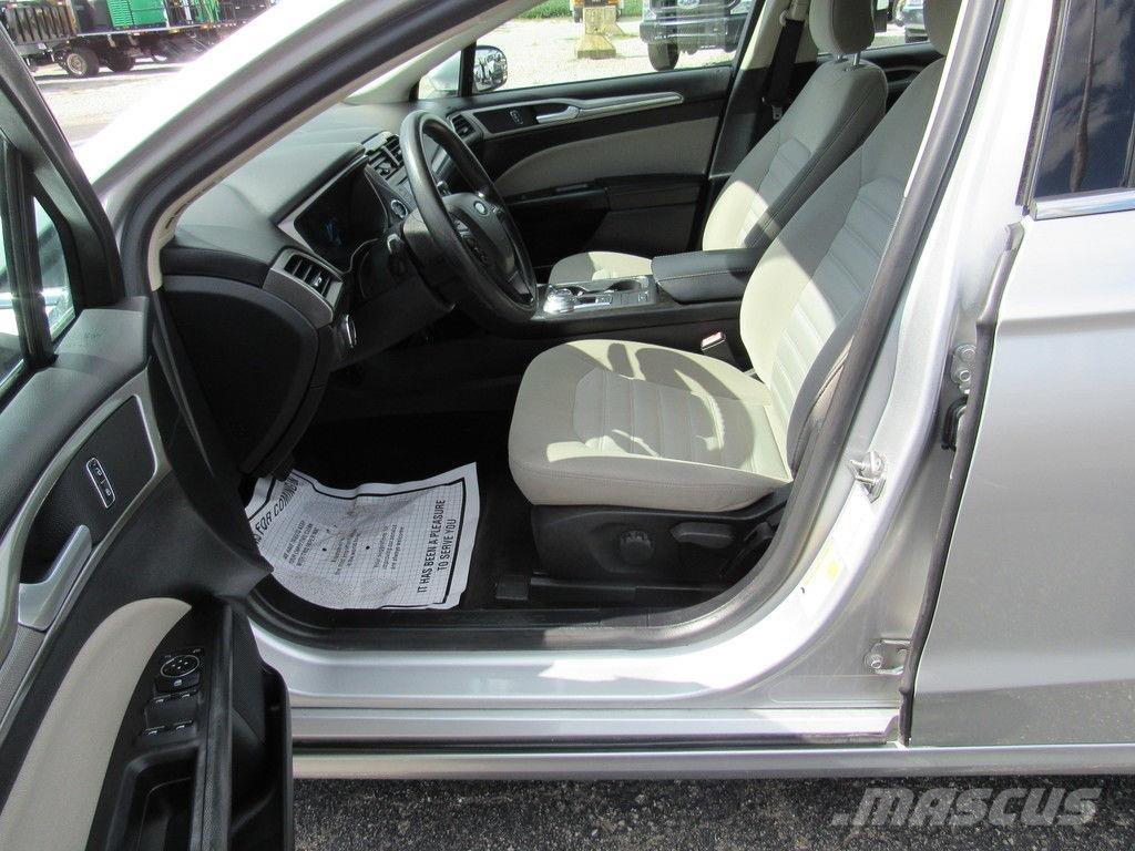 Ford Fusion Автомобілі