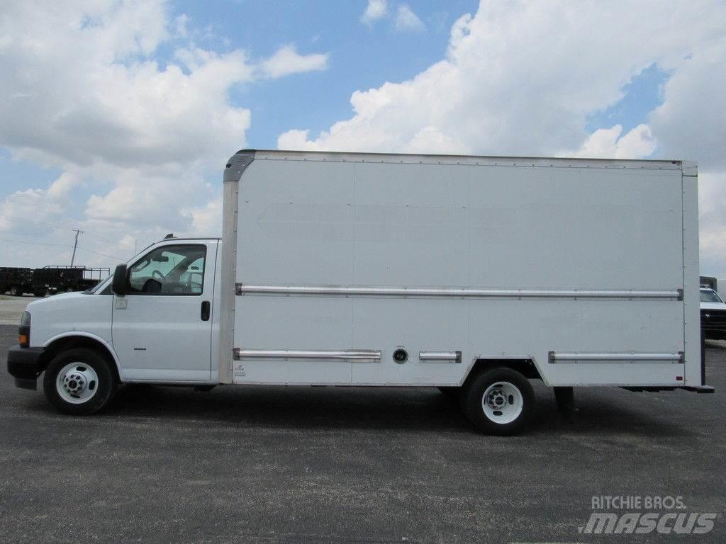 GMC Savana 3500 Фургони