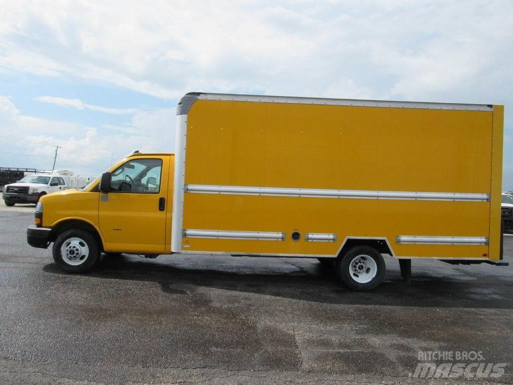 GMC Savana 3500 Фургони