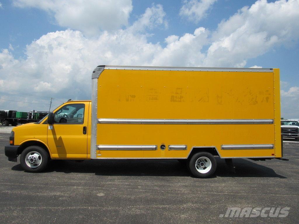 GMC Savana 3500 Фургони