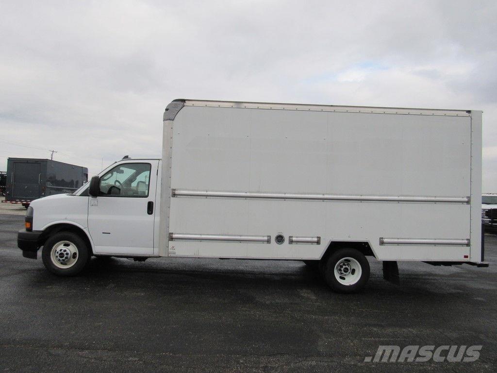 GMC Savana 3500 Фургони