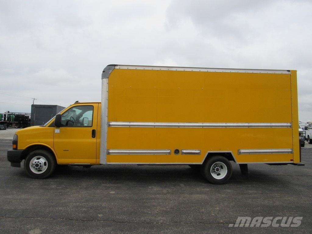 GMC Savana 3500 Фургони