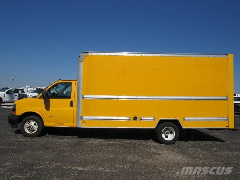 GMC Savana 3500 Фургони