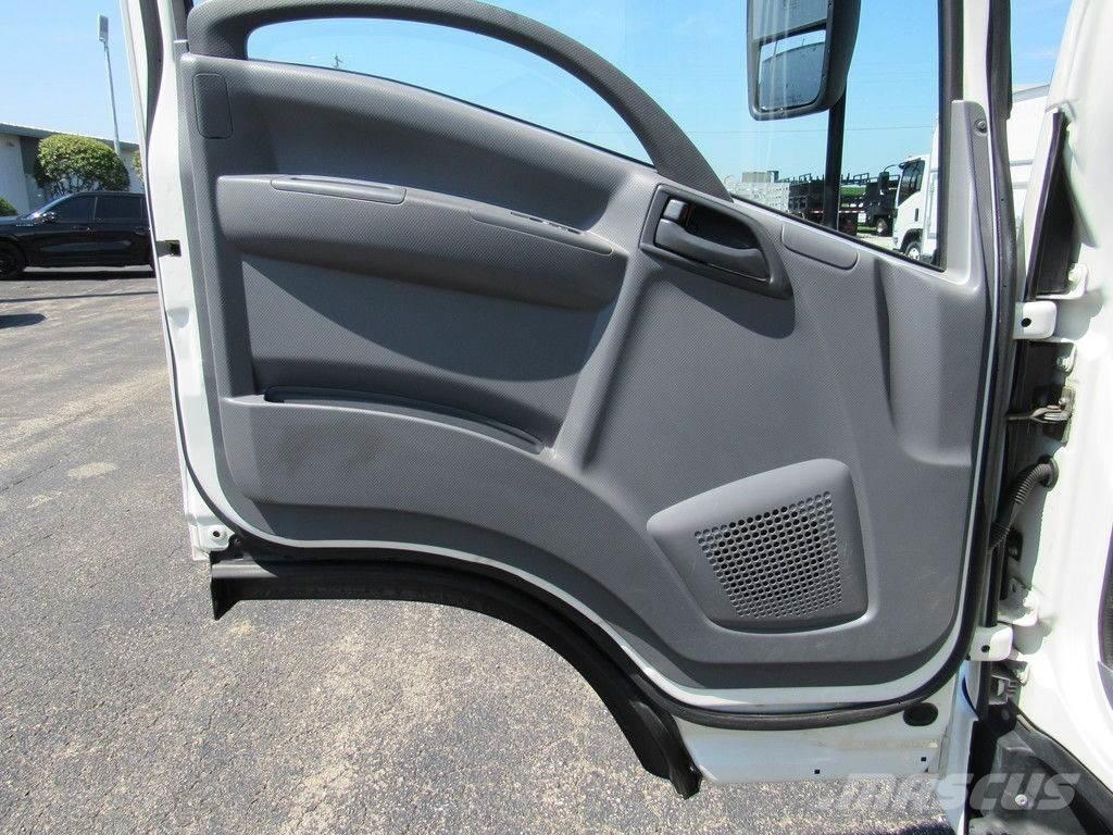 Isuzu NPR Фургони