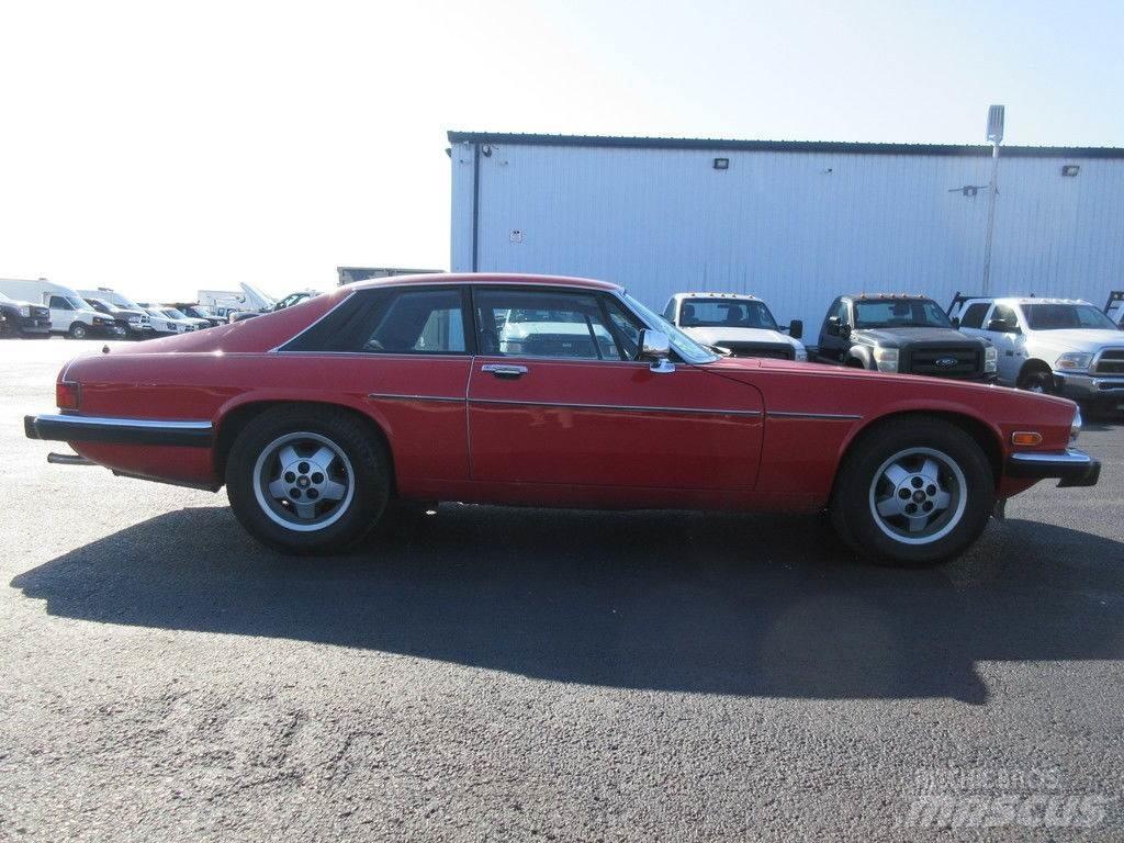 Jaguar XJ Автомобілі