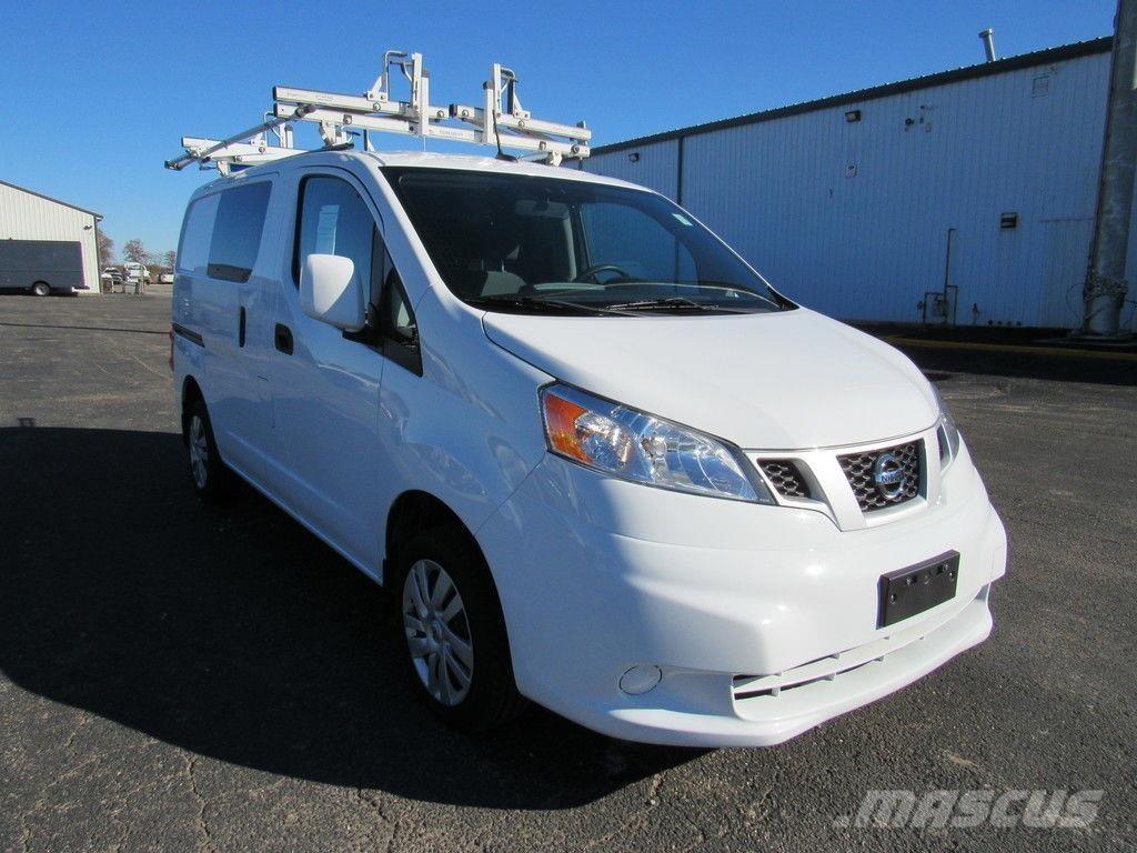 Nissan NV200 Панельні фургони