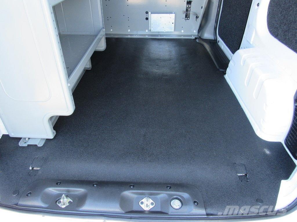 Nissan NV200 Панельні фургони