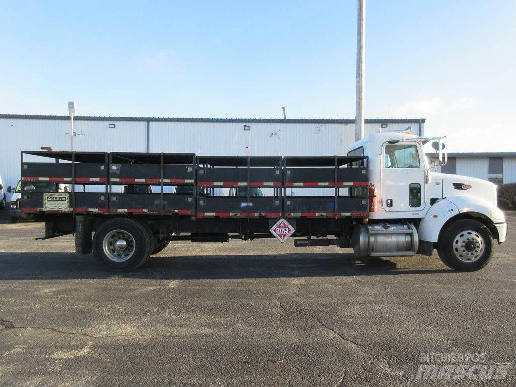Peterbilt 335 Вантажівки-платформи/бокове розвантаження