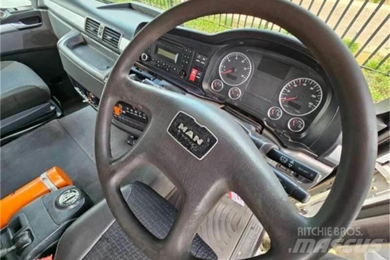 MAN 33 SERIES Вантажівки / спеціальні