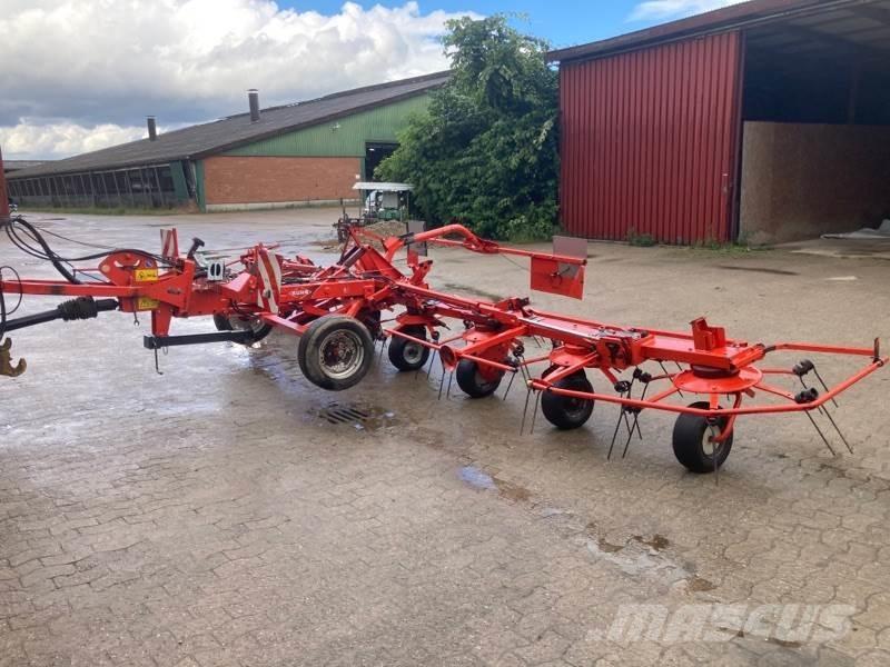 Kuhn GF 8702 T Граблі і сінозворушувачі