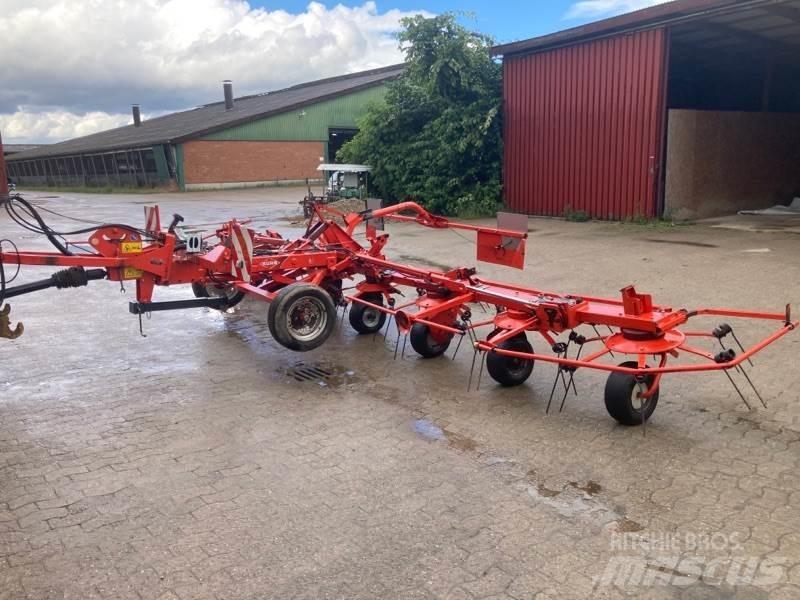 Kuhn GF8702T Граблі і сінозворушувачі