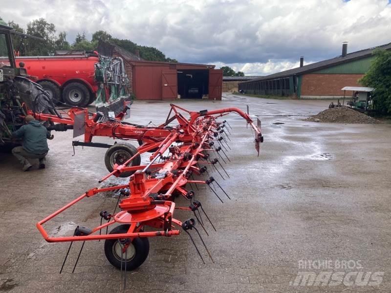 Kuhn GF8702T Граблі і сінозворушувачі